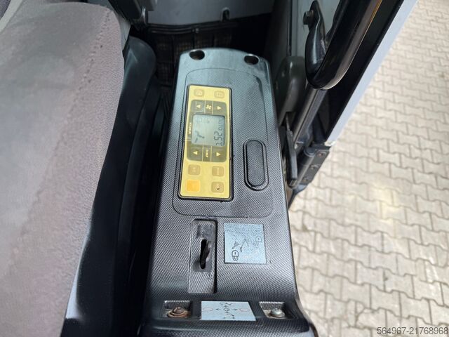 Chain excavator Hyundai R320 NLC-7A Kettenbagger OQ80