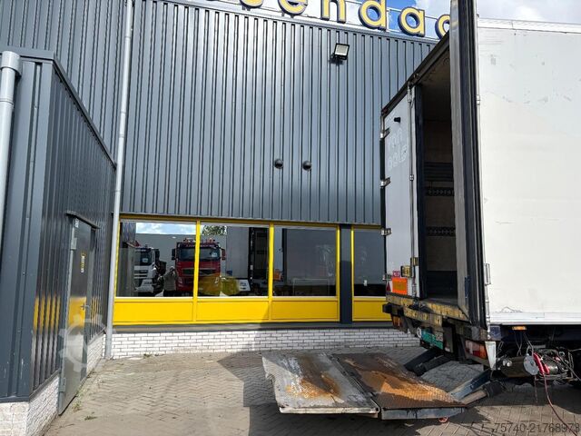 Refrigerated/freezer transport Krone SDR27 + CARRIER MAXIMA 1300 + STUURAS