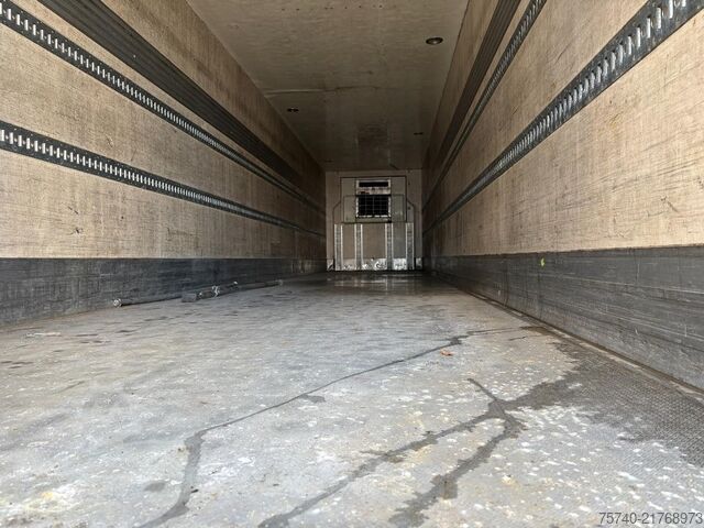 Refrigerated/freezer transport Krone SDR27 + CARRIER MAXIMA 1300 + STUURAS