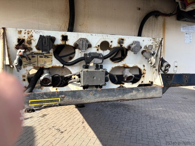 Refrigerated/freezer transport Krone SDR27 + CARRIER MAXIMA 1300 + STUURAS