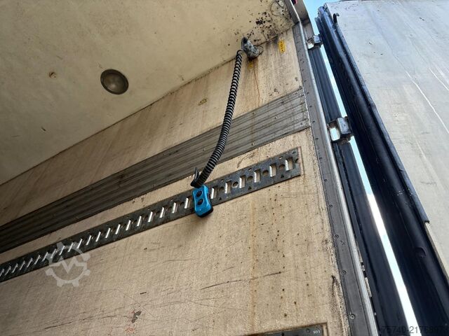 Refrigerated/freezer transport Krone SDR27 + CARRIER MAXIMA 1300 + STUURAS