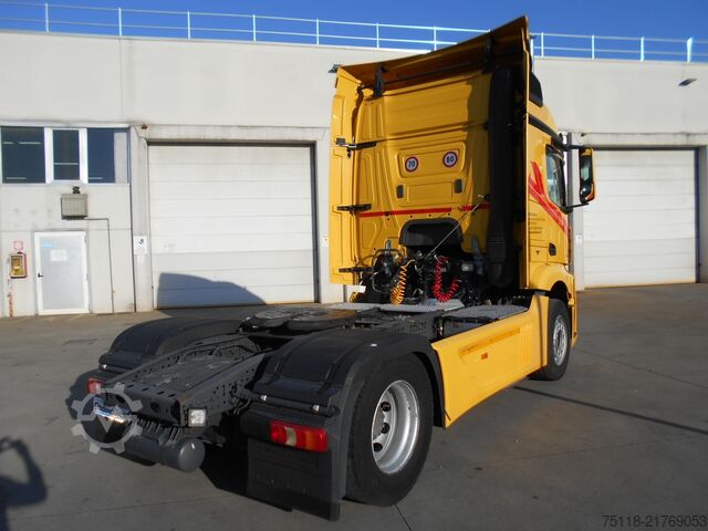 Standard tractor unit Mercedes-Benz Actros 1842