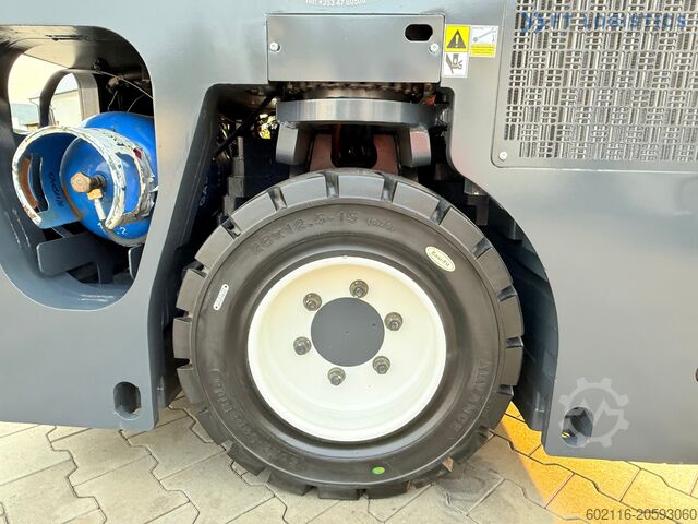 4-way forklift truck Combilift C4000CB TRIPLEX 5200MM FREE-LIFT TOP 1