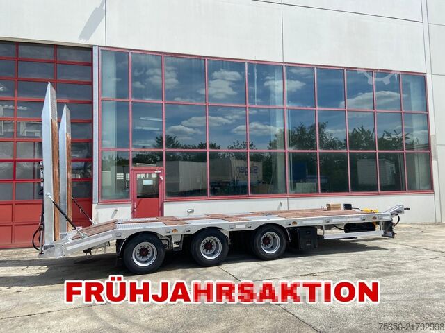 Low loader trailer Möslein TT 31  31 t GG Tridem- Tieflader 3 Achs, gelenktNeufahrzeug