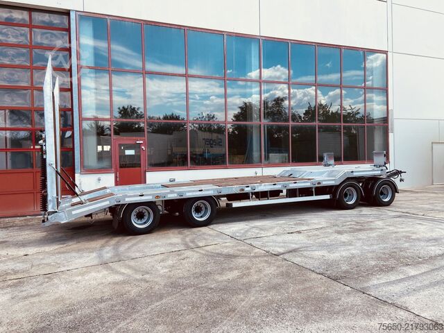 Low loader trailer Möslein T 4 VB F  4 Achs Tieflader- Anhänger, Neufahrzeug
