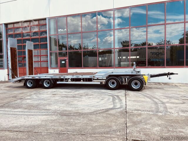 Low loader trailer Möslein T 4 VB F  4 Achs Tieflader- Anhänger, Neufahrzeug
