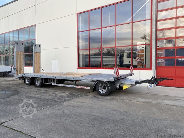 Low loader trailer Möslein T 3-9,20 F Blatt  3 Achs Tieflader mit gerader Ladefläche 9 m, Neufahrzeug