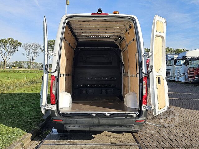 MERCEDES-BENZ SPRINTER 317 L2H2 RWD Automaat Mbux Camera 3 Zits Airco Apple Carplay Euro6 170 PK! MERCEDES-BENZ SPRINTER 317 L2H2 RWD Automaat Mbux Camera 3 Zi...