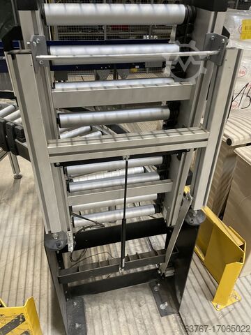 Roller conveyor  