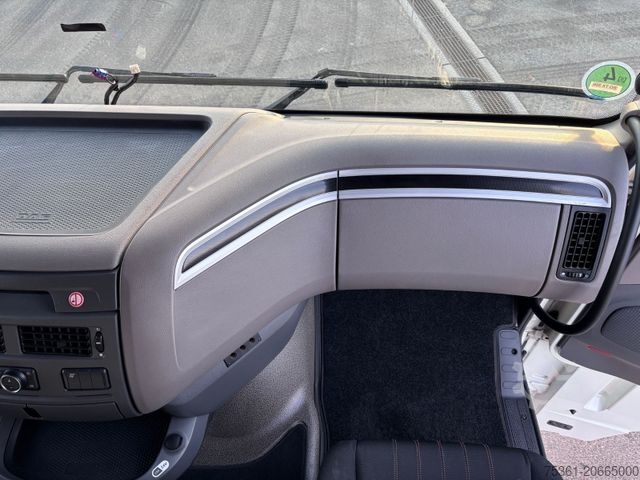 Standard tractor unit DAF XF 530 SSC Super Space Cab Prod. 2022 - RETARDER