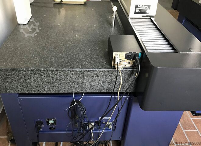 Coordinate measuring machine Mitutoyo Crysta Plus574