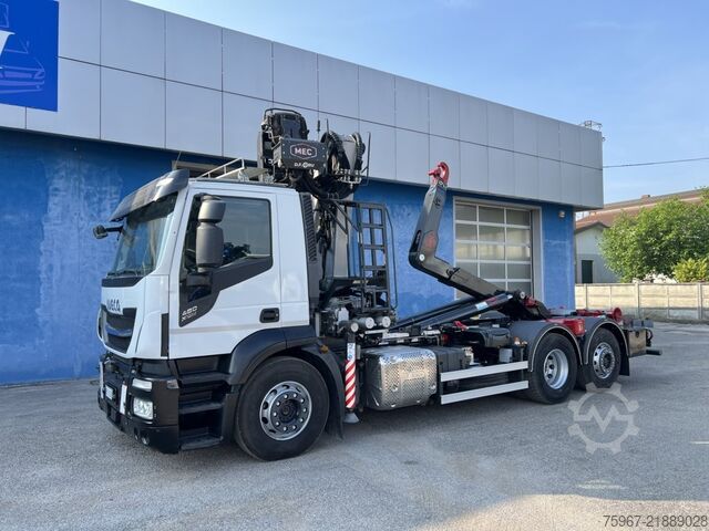 Hooklift truck with crane Iveco Stralis 480