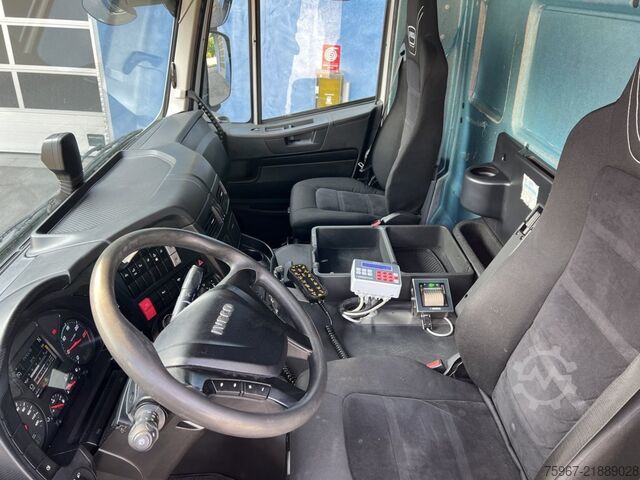 Hooklift truck with crane Iveco Stralis 480