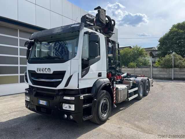 Hooklift truck with crane Iveco Stralis 480