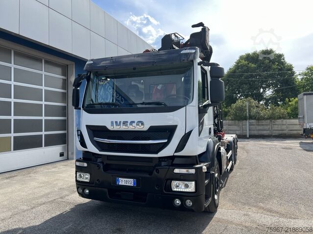 Hooklift truck with crane Iveco Stralis 480