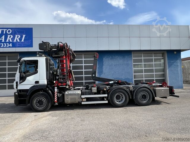 Hooklift truck with crane Iveco Stralis 480