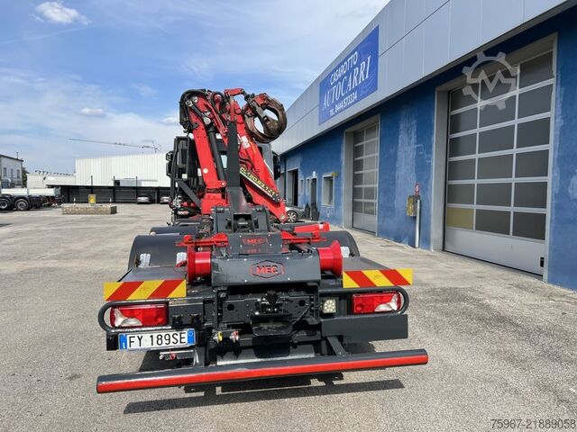 Hooklift truck with crane Iveco Stralis 480
