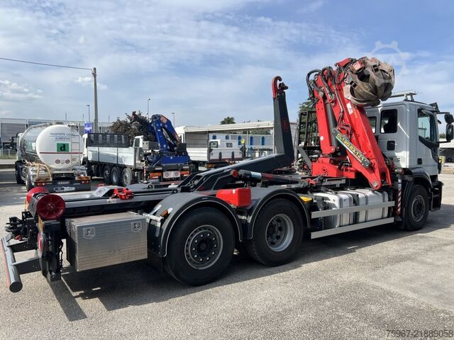 Hooklift truck with crane Iveco Stralis 480