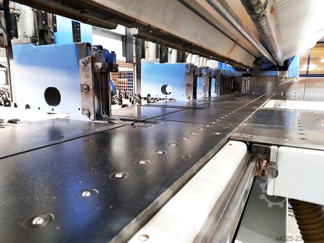 Plattensäge mit automatischer Beschickung HOLZMA HPL 510/43/22