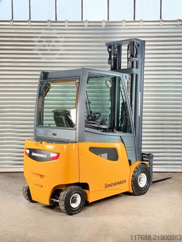 Electric 4-wheeler Jungheinrich EFG S30 - Service Neu - Batterie 84% - 7,5M Hub