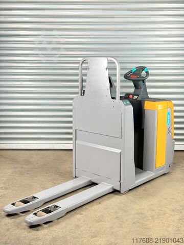 Horizontal order picker Jungheinrich ECE 225 - Service Neu - Batterie 82%