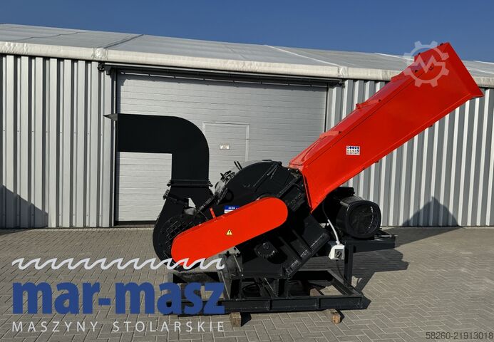 Drum chipper/shredder with 4 knives