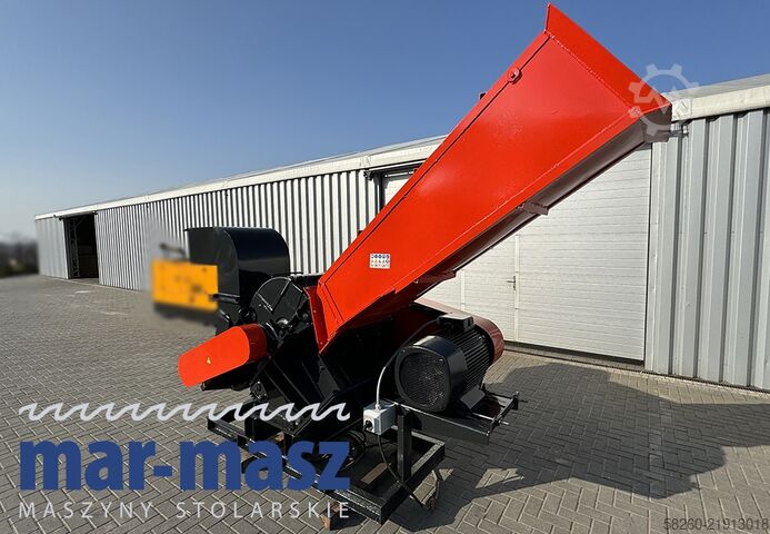 Drum chipper/shredder with 4 knives