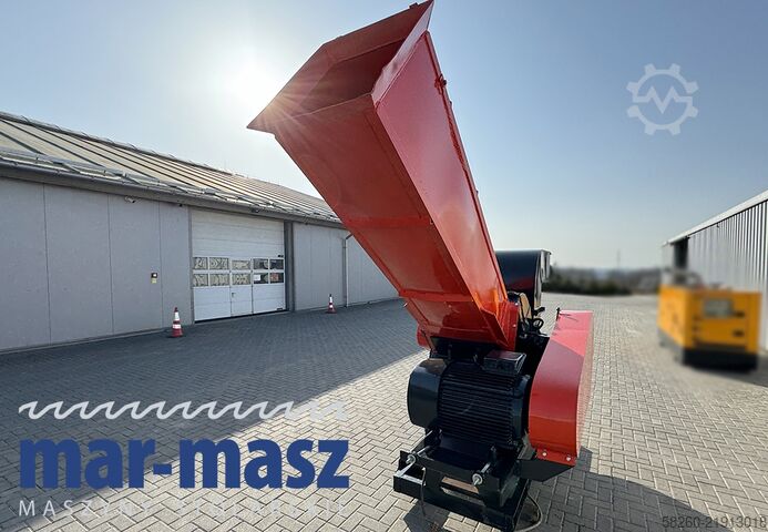 Drum chipper/shredder with 4 knives