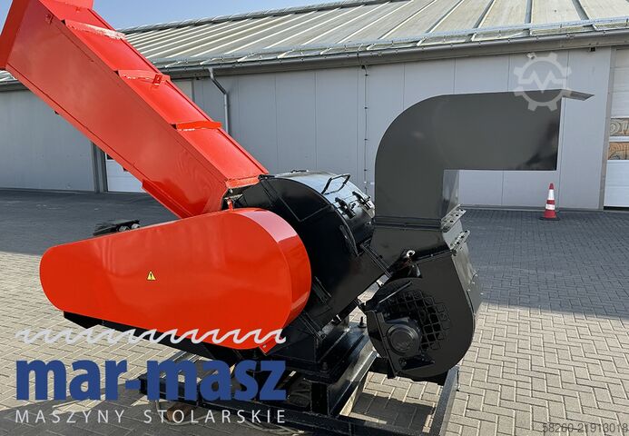 Drum chipper/shredder with 4 knives