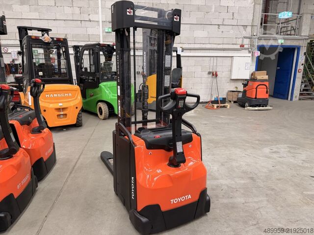 High Lift stacker Toyota SWE 160L