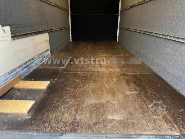 Transporter mit Koffer IVECO Eurocargo 75E18 Koffer Junge Aufbau LBW