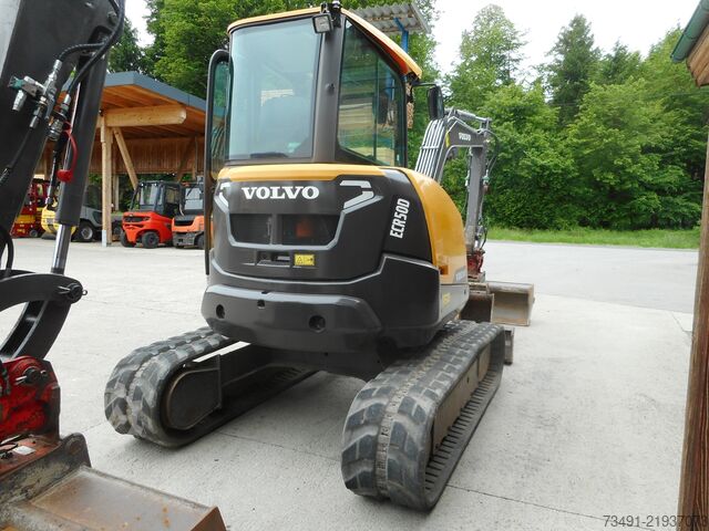 Mini excavator Volvo ECR50D mit POWERTILT
