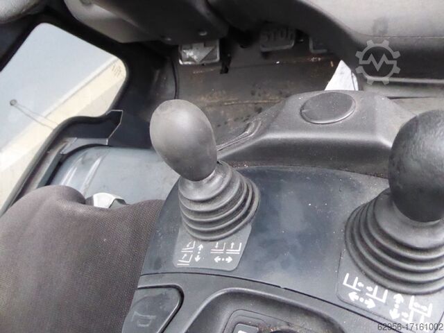 Electric 4-wheel forklift Linde E30HL-01/600