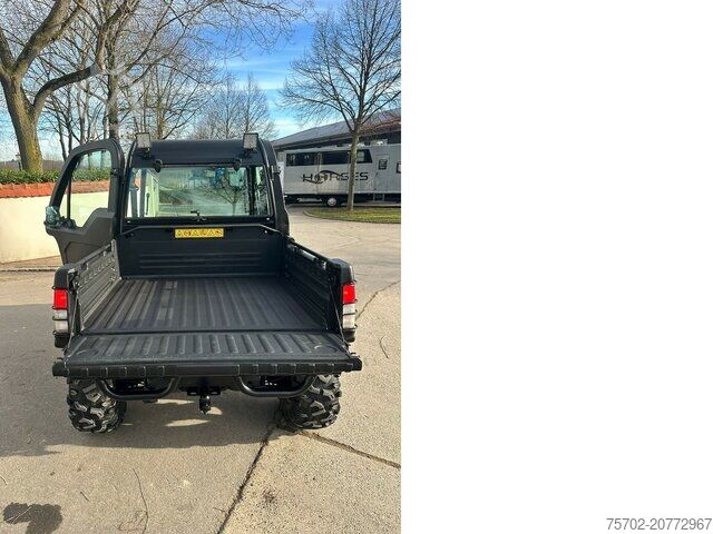 Yard tractor John-Deere Gator XUV 855D