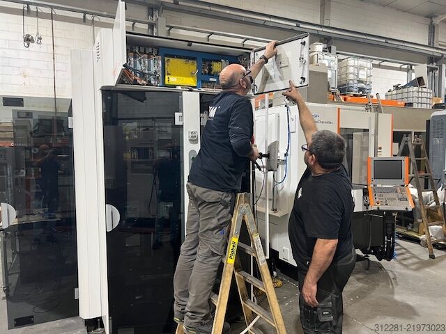 5-axis universal machining center MIKRON HPM 450U +SYSTEM 3R WORKPARTNER