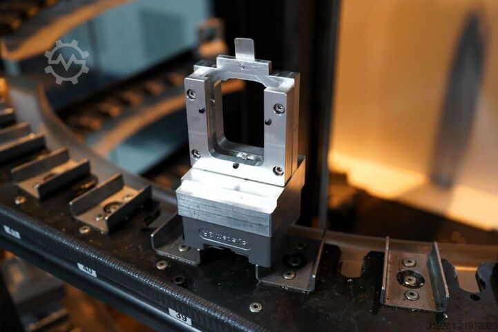 5-axis universal machining center MIKRON HPM 450U +SYSTEM 3R WORKPARTNER