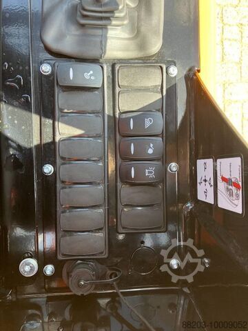 Wheel loader GiANT G 2700 X-tra HD +