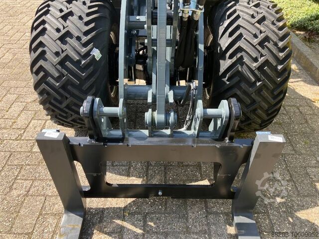 Wheel loader GiANT G 2700 X-tra HD +
