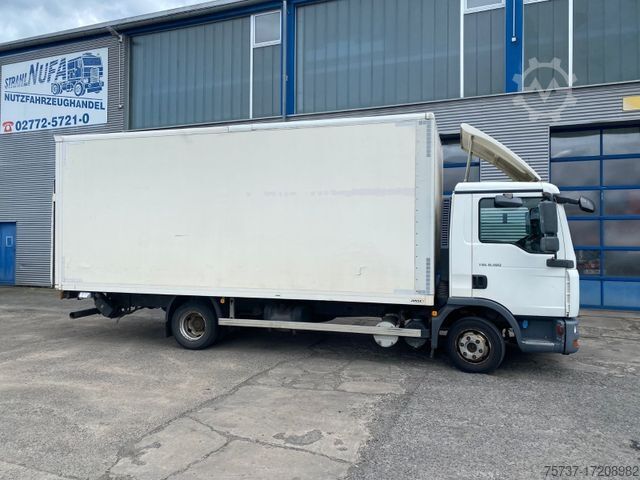 Transporter mit Koffer MAN 8.180 B/L