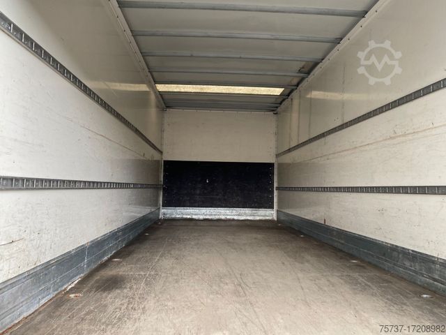 Transporter mit Koffer MAN 8.180 B/L