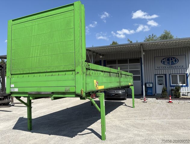 Wechselbrücke mit Pritsche Krone Baustoff 7,45 Multilockrahmen Türen