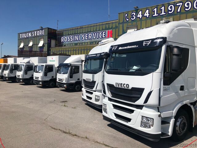 Curtainsider with sliding tarpaulins and tail lift Iveco EUROCARGO 120E25P