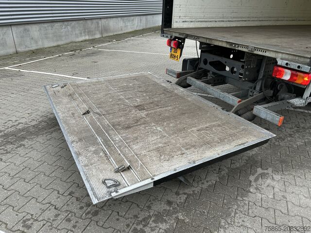 Koffer Mercedes-Benz Atego 1318 Euro 6 E / 12 Ton / 56 dkm / Box / L...