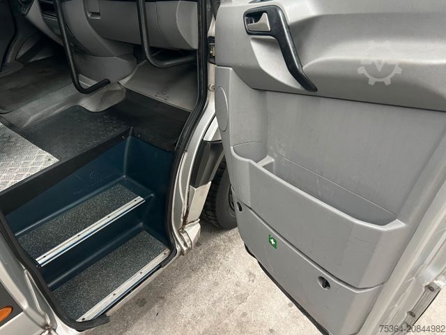 Kleinbus VOLKSWAGEN Crafter 2.5 TDi Maxi 9Sitze + Lift ENGINE BROKEN