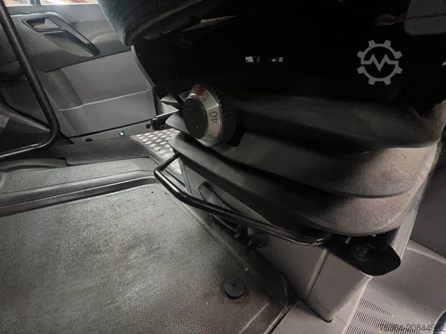 Kleinbus VOLKSWAGEN Crafter 2.5 TDi Maxi 9Sitze + Lift ENGINE BROKEN