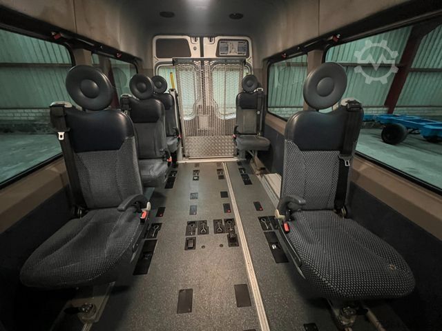 Kleinbus VOLKSWAGEN Crafter 2.5 TDi Maxi 9Sitze + Lift ENGINE BROKEN