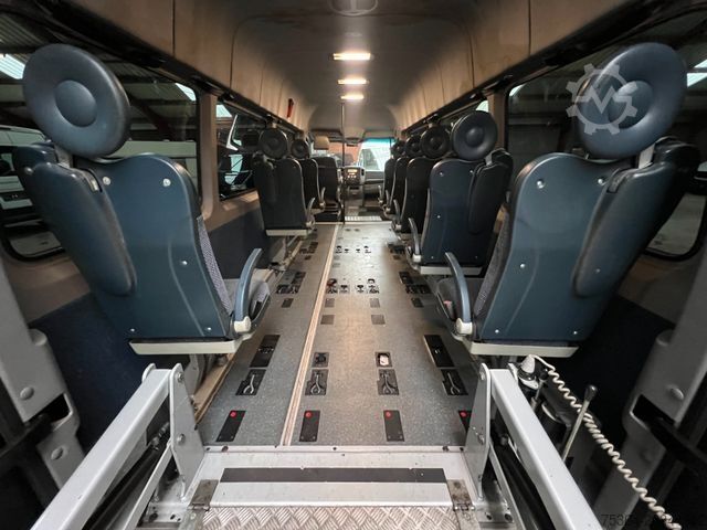 Kleinbus VOLKSWAGEN Crafter 2.5 TDi Maxi 9Sitze + Lift ENGINE BROKEN