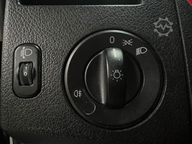 Kleinbus VOLKSWAGEN Crafter 2.5 TDi Maxi 9Sitze + Lift ENGINE BROKEN