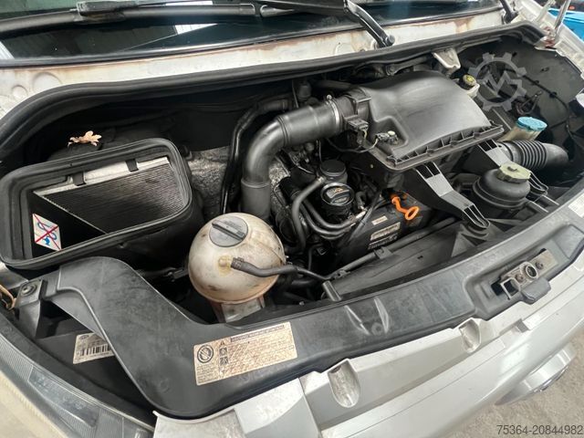 Kleinbus VOLKSWAGEN Crafter 2.5 TDi Maxi 9Sitze + Lift ENGINE BROKEN