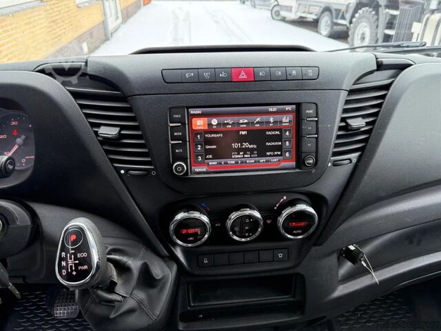 Platform truck with crane Iveco Daily 40C18 3.0 / Amco Veba 602T KRAAN / Euro 6...